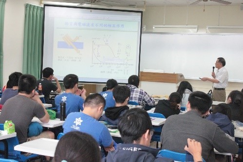 107年10月11日材料系辦理延攬業師協同教學邀請業師：林群新先生圖片