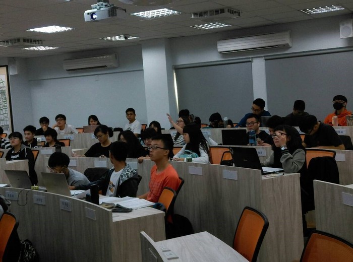 107年10月29日經管系辦理延攬業師協同教學邀請業師：陳忠昱先生圖片