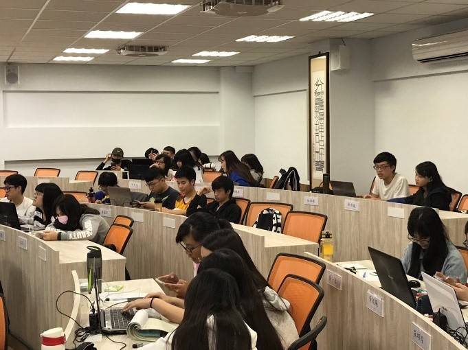 107年11月19、26日經管系辦理延攬業師協同教學邀請業師：陳忠昱先生圖片